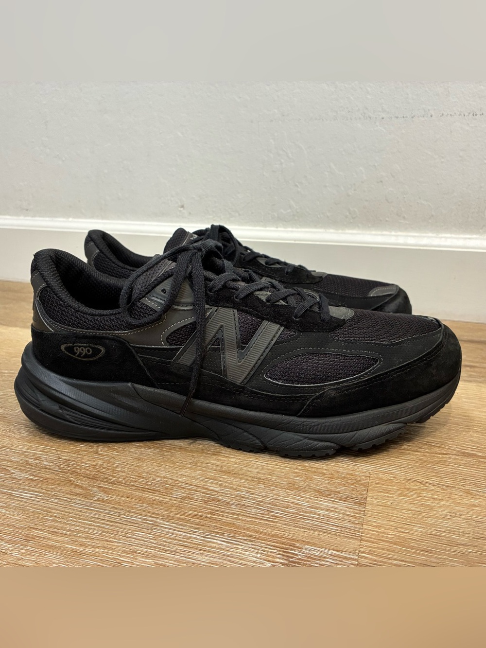 New Balance Made in USA 990v6 Sneakers Sleek Monochromatic Black Men’s 14 (4E)